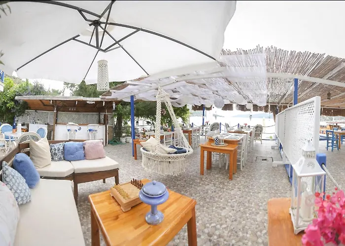 Melek فندق بوزبورون